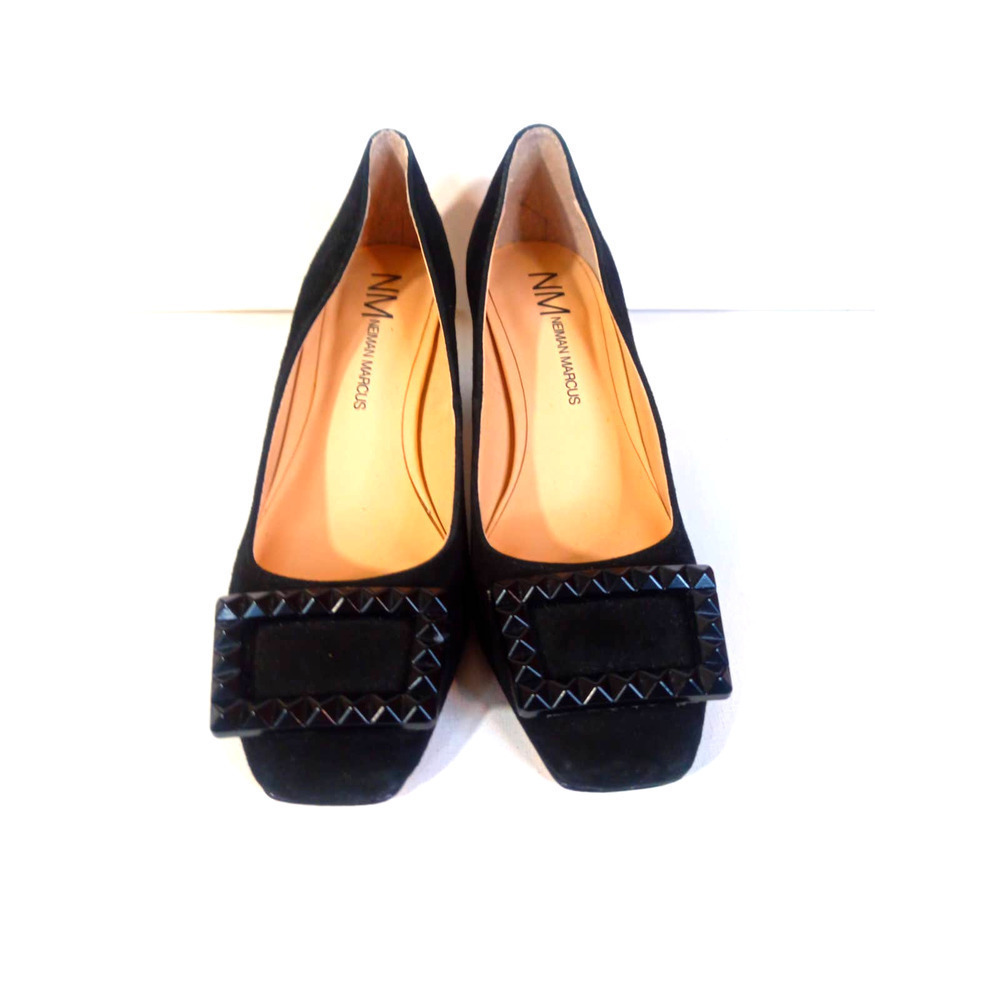Neiman Marcus Women Sz 7 Black Leather Pumps Oversized Black Studded Buckle - Picture 2 of 8